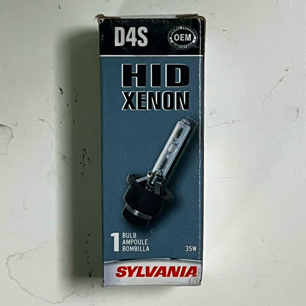 NIB Sylvania HID Xenon D4S Lightbulb Replacement for Car Headlight